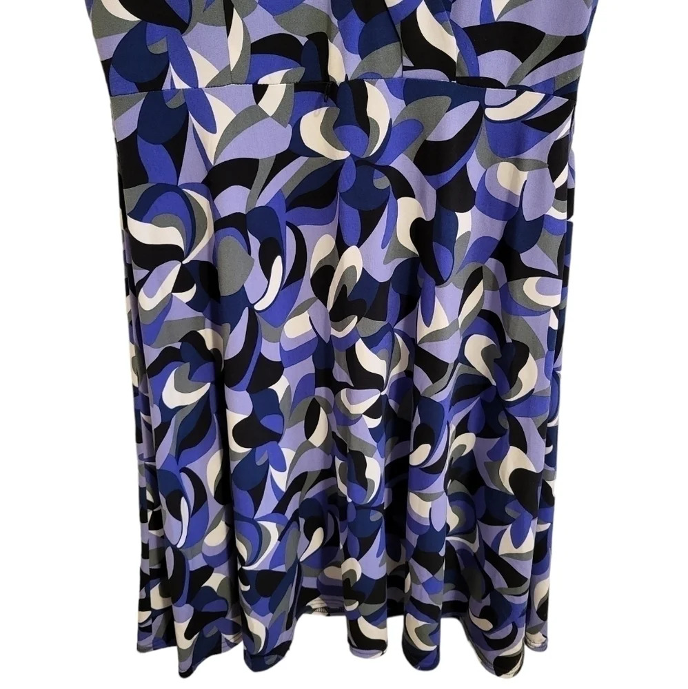 TAHARI V-Neck Dress (Size 8) - Picture 3 of 12